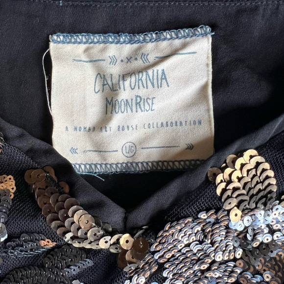 California Moonrise Floral Sequin Top Size Large - Picture 3 of 5
